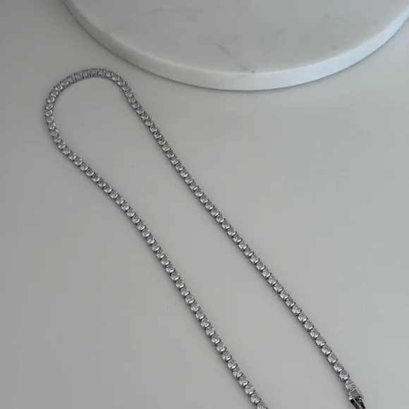 New Elegant Silver necklace - Picture 4 of 4